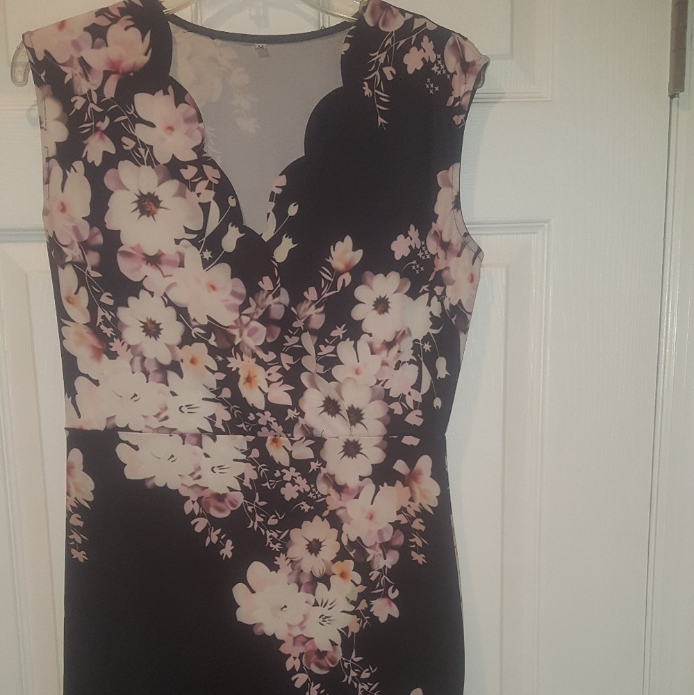 Black v-neck floral print dress